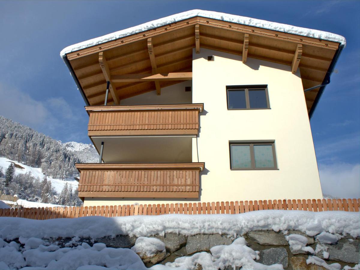 Berg' & Bluamen Appartements Stubai Нойштіфт-ім-Штубайталь Екстер'єр фото