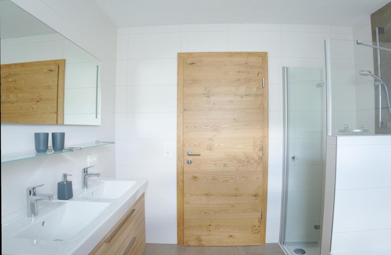 Berg' & Bluamen Appartements Stubai Нойштіфт-ім-Штубайталь Екстер'єр фото